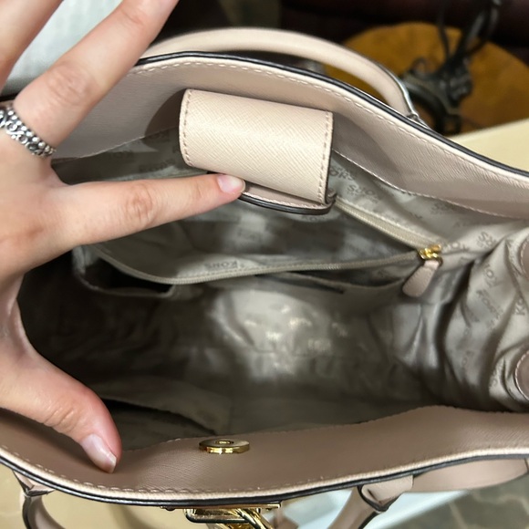 Like brand new without tag’s Michael Kors large leather tote purse - Picture 10 of 16